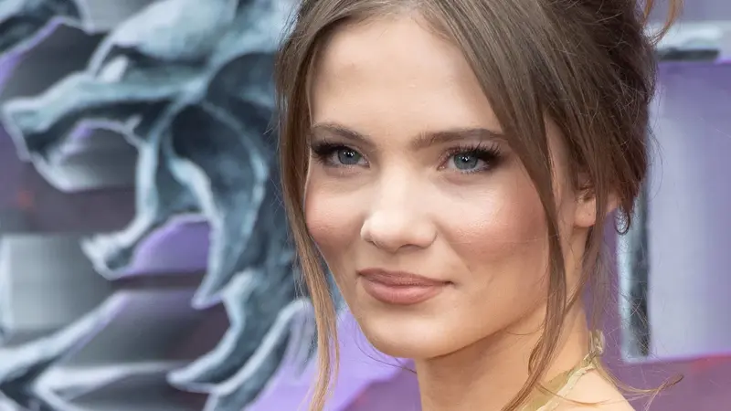 Freya Allan Height